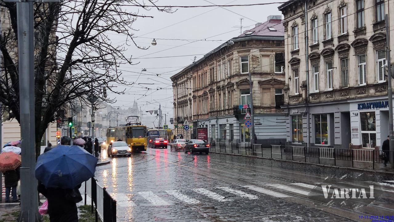 У Львові задимівся трамвай із пасажирами. Відео