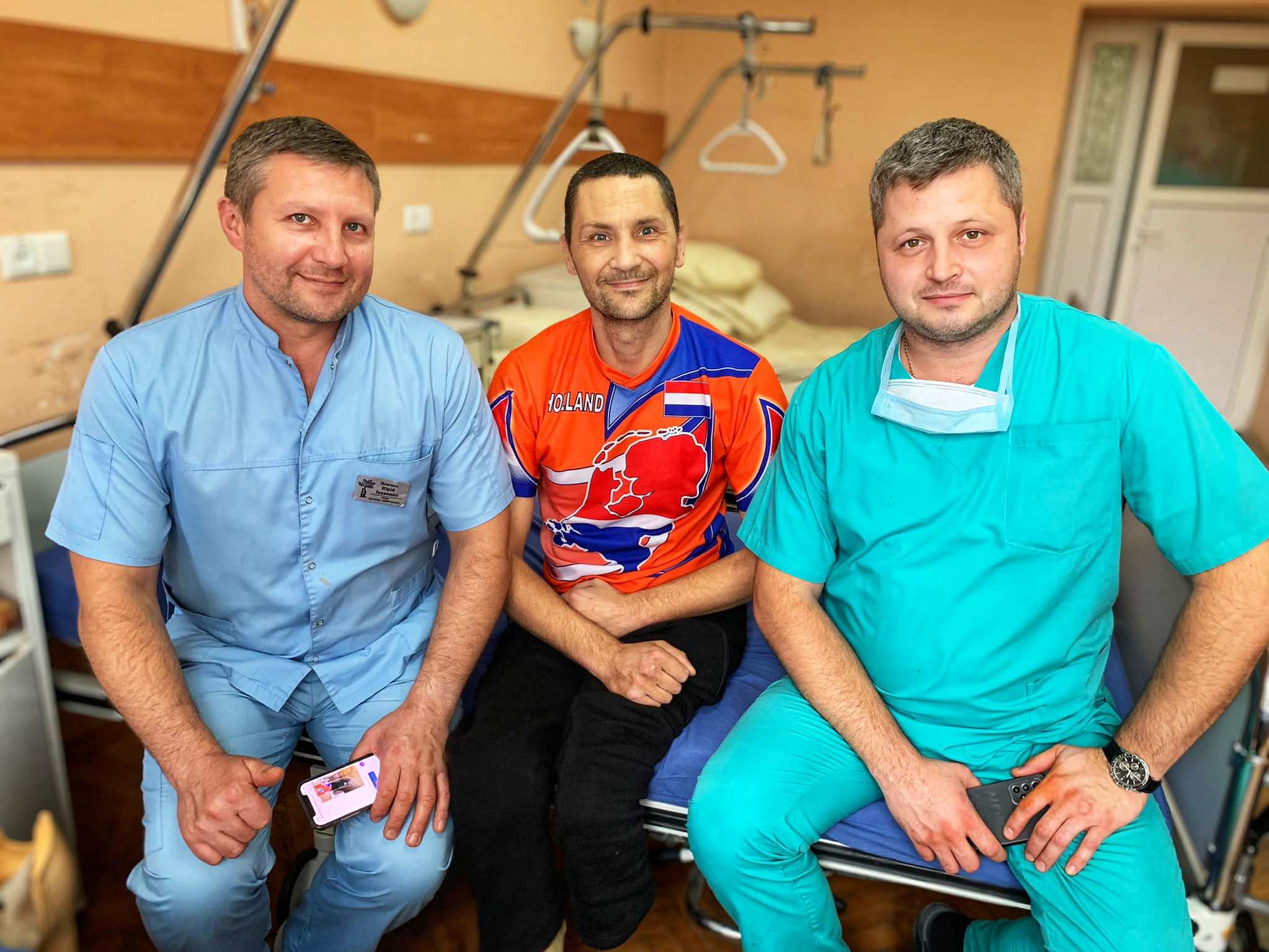 Через обмороження втратив обидві ноги. Як львівські лікарі та волонтери врятували життя чоловікові