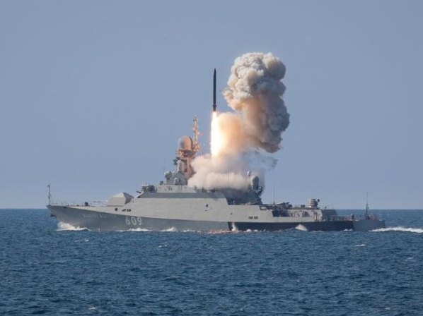Росія вивела в Чорне море ще один ракетоносій