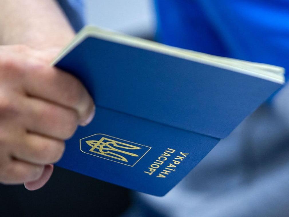 Військовозобов'язаних можуть позбавити громадянства за виїзд з України