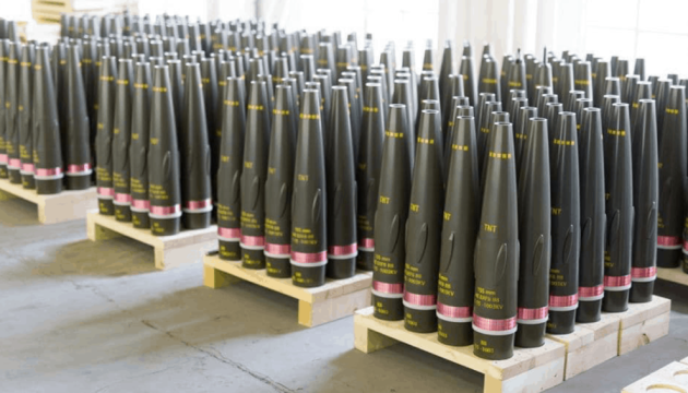 Франція потроїла виробництво 155-міліметрових боєприпасів для України