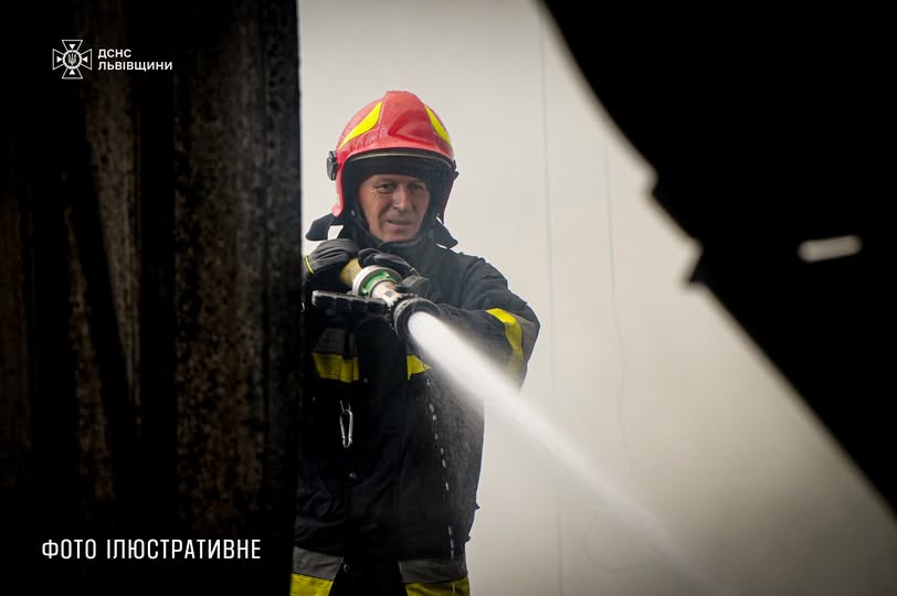 На Львівщині 10-річний хлопець рятував велосипед і ледь не згорів заживо (фото)