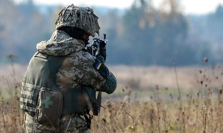 Двоє поранених та 14 ворожих обстрілів, - доба на фронті