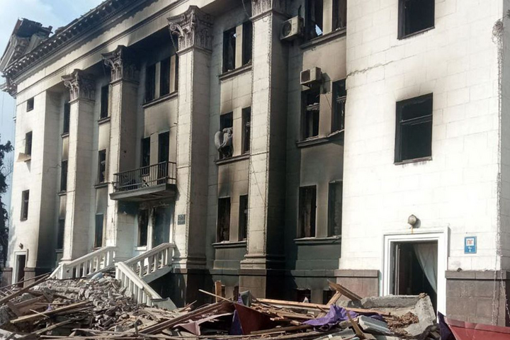 Внаслідок удару по драмтеатру в Маріуполі загинули 600 людей - ЗМІ