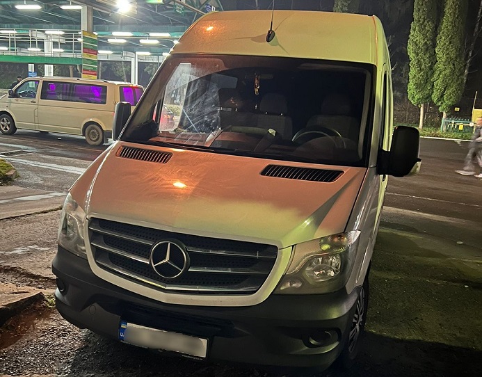 На Львівщині прикордонники виявили Mercedes, розшукуваний Інтерполом