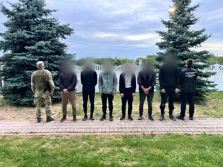 120 тисяч — і в Угорщину: на Закарпатті затримали групу чоловіків поблизу кордону з Угорщиною