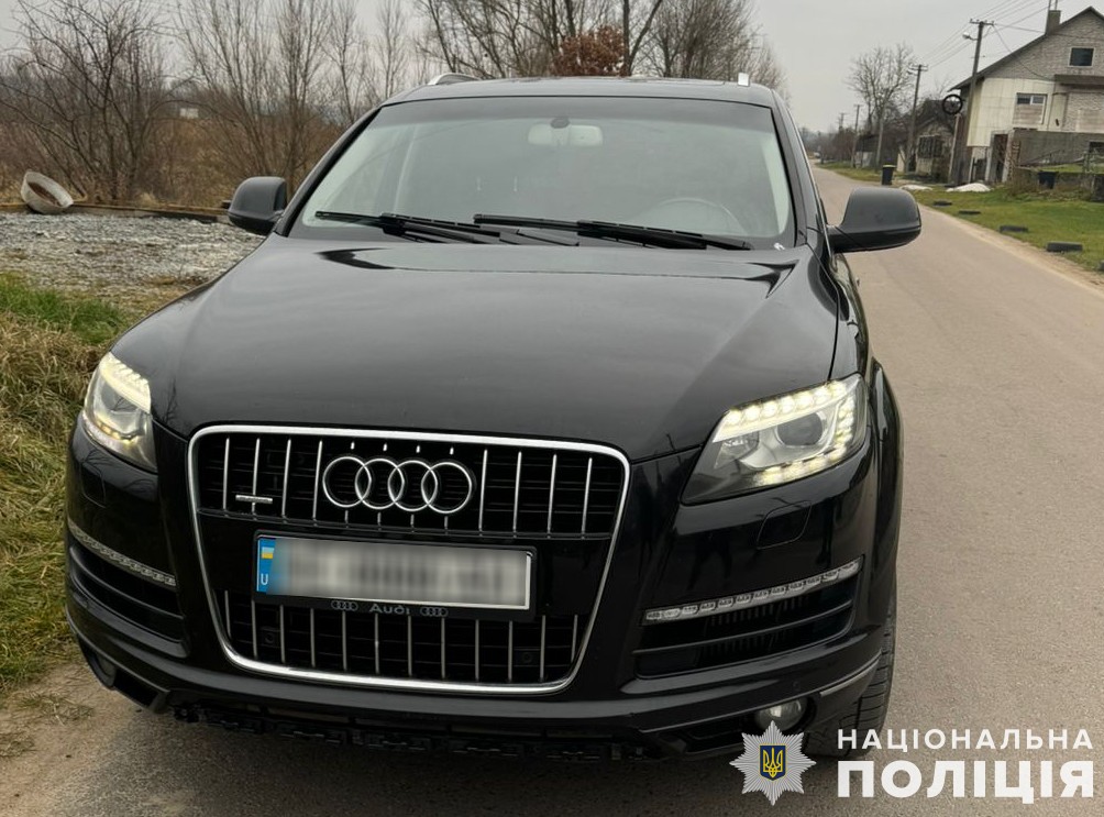 На Львівщині п’яний 37-річний чоловік обстріляв із пістолета Audi