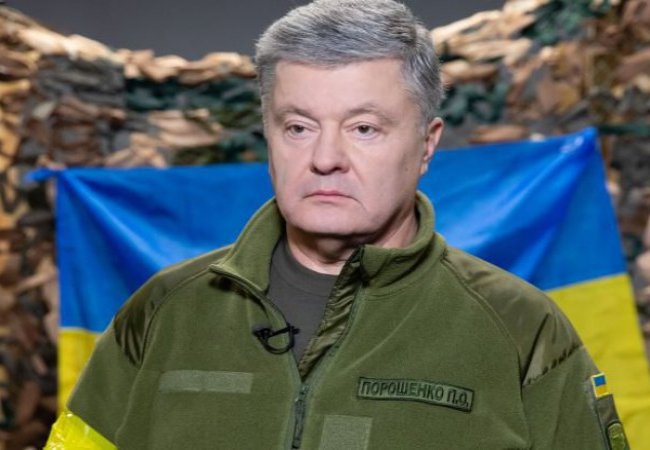 Порошенко виїхав з України. З третьої спроби
