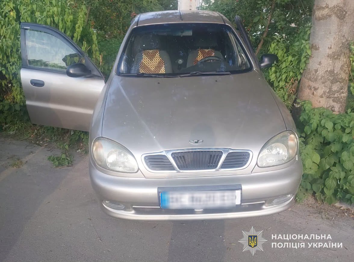 На Львівщині чоловік викрав і розбив авто: з'явилися фото