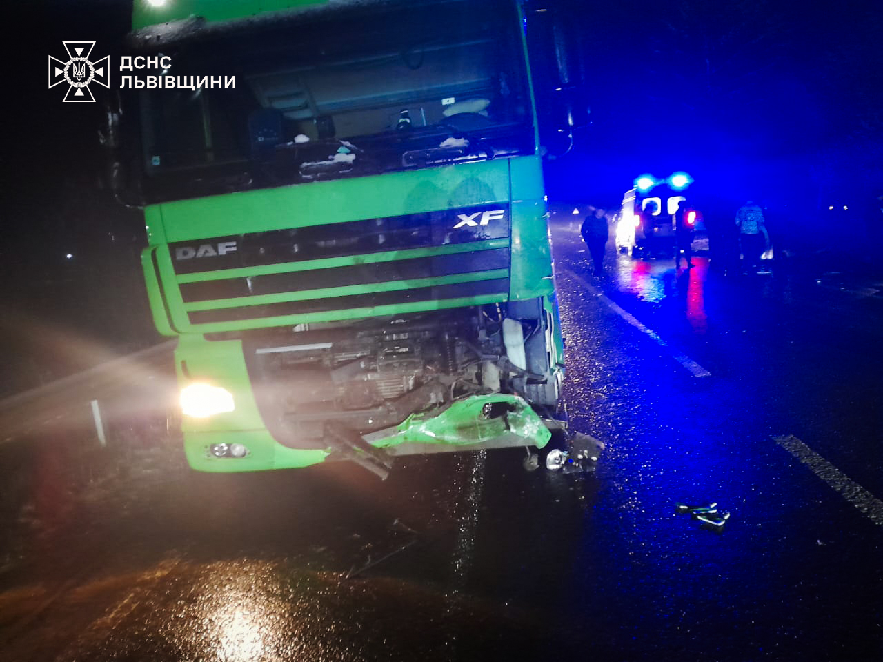 ДТП на Львівщині: рятувальники деблокували людей з деформованого авто
