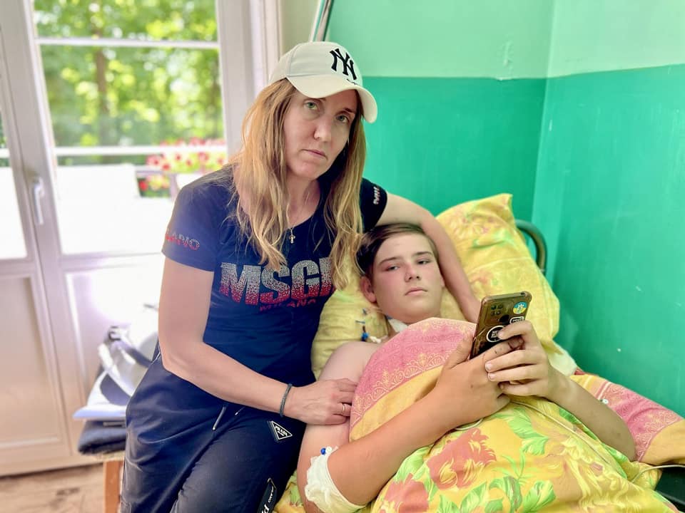 Зіткнувся з деревом: у Львові врятували 16-річного велосипедиста