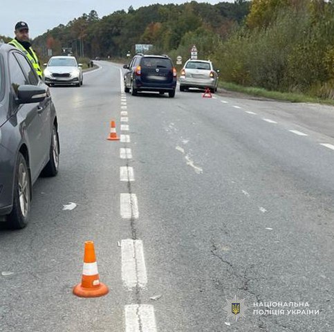 ДТП на Львівщині: легкове авто наїхало на пішохода (фото)