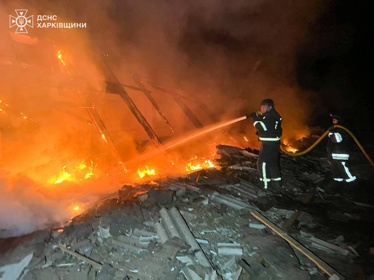 Війська РФ атакували Харківщину: виникла масштабна пожежа на підприємстві (відео)