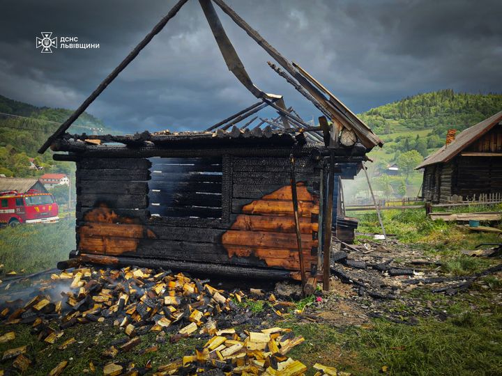 На Стрийщині вщент згоріла господарська будівля