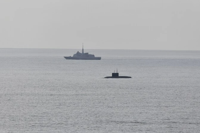 Підводний човен РФ сплив біля узбережжя Франції
