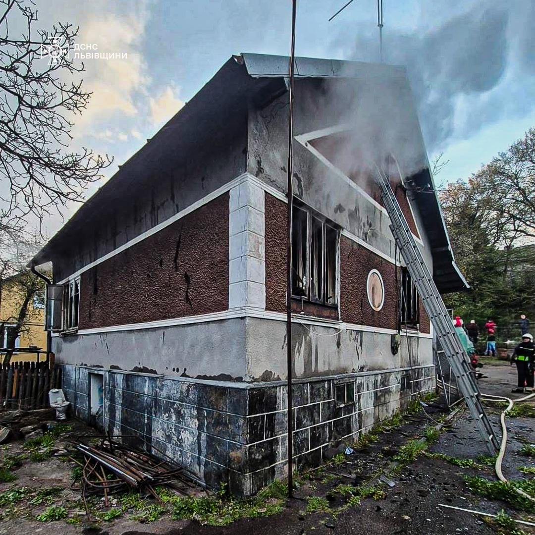 З’явилося фото з місця смертельної пожежі біля Львова, де загинули двоє людей