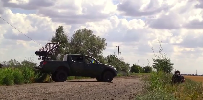 Трофейна ракетниця з «Алігатора» і джип: волонтери показали саморобну РСЗВ. Відео