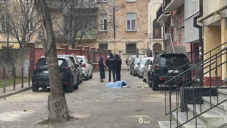 В Івано-Франківську з багатоповерхівок випали двоє чоловіків: обставини встановлюють