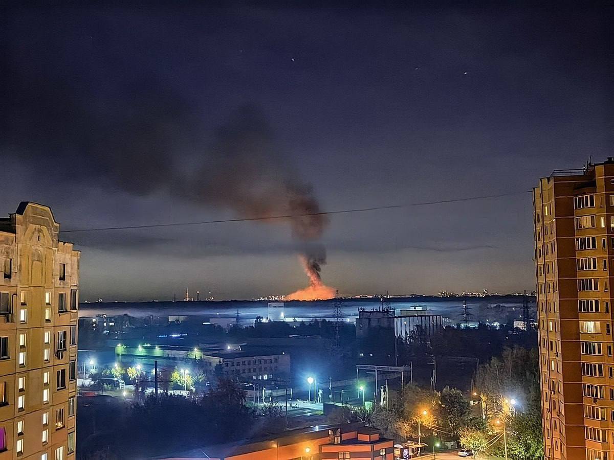 У Підмосков'ї масштабна пожежа: горить неподалік від військового аеродрому