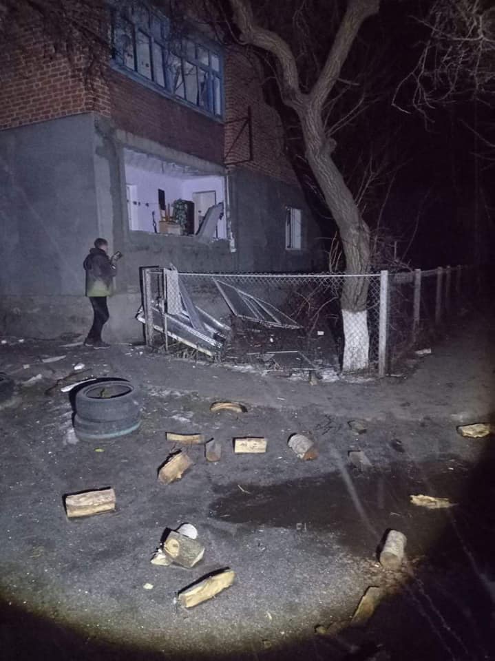 Окупанти вночі скинули некеровані бомби на село на Харківщині