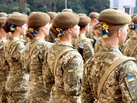 Залужний подякував жінкам, які служать у ЗСУ