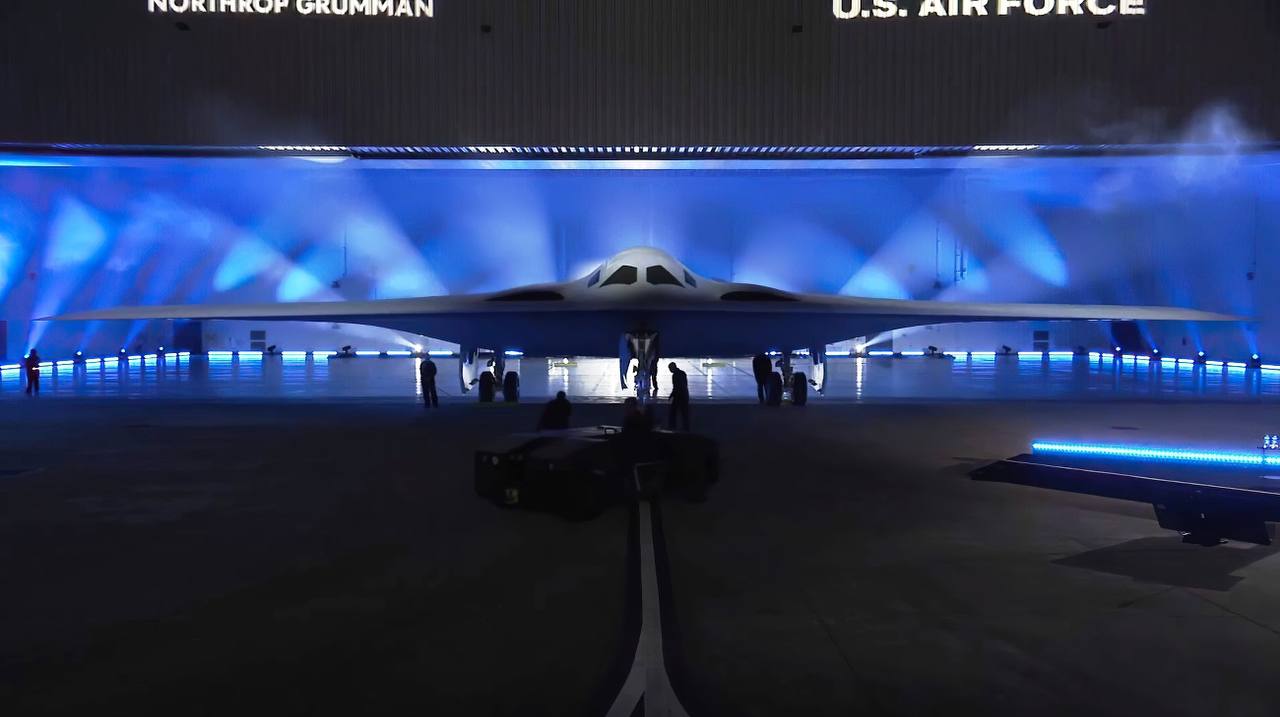 Космос, а не літак: США показали новітній бомбардувальник B-21 Raider