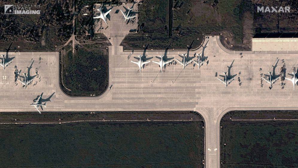 Збільшення бомбардувальників на аеродромі "Енгельс 2" в Росії: що це означає