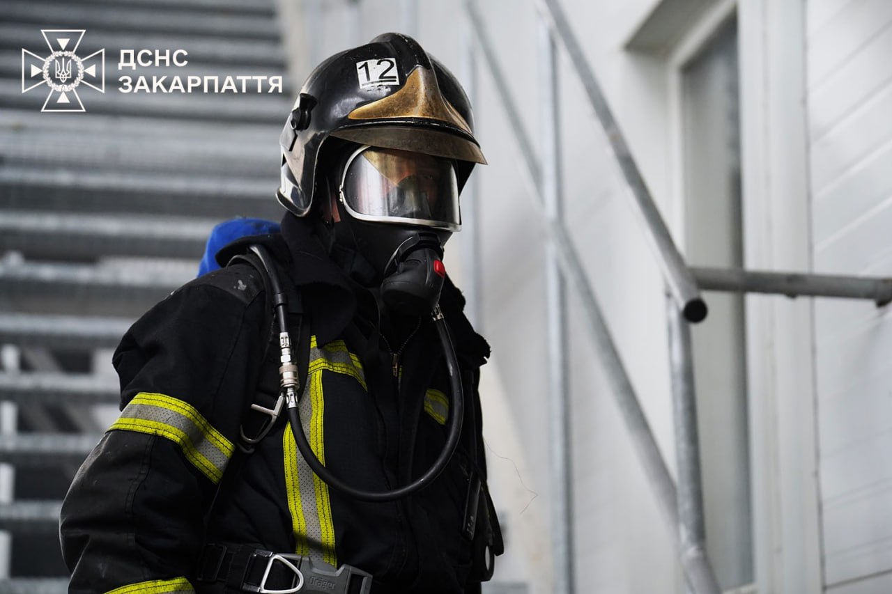 Пожежу на американському заводі в Мукачеві ліквідовано після обстрілу