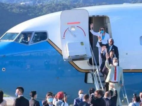 Літак спікерки Палати представників США Ненсі Пелосі вилетів з Тайваню
