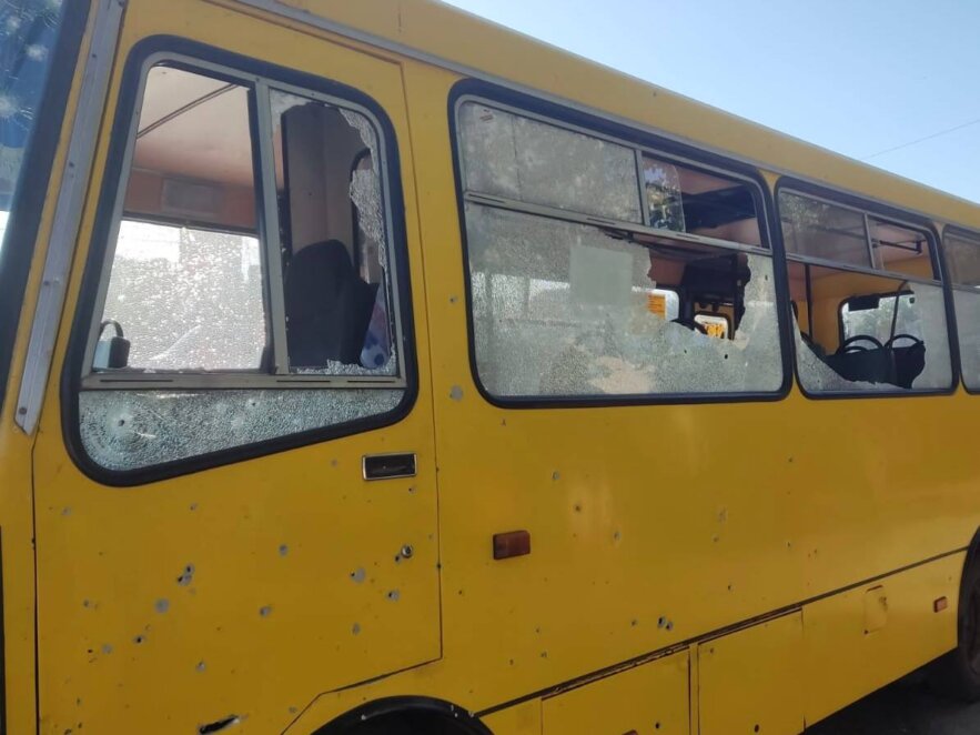 На Харківщині рашисти дроном поцілили в автобус з будівельниками. Є постраждалі