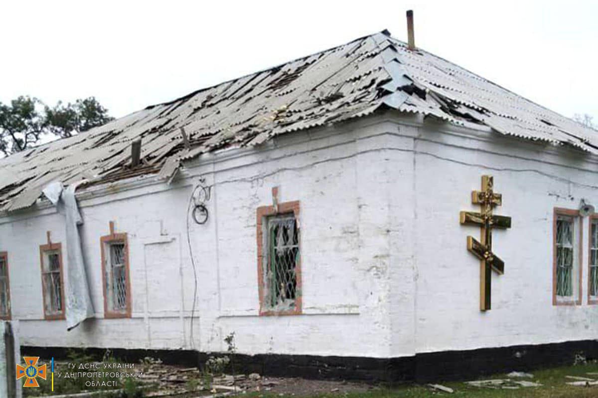 На Дніпропетровщині окупанти обстріляли дитсадок і церкву