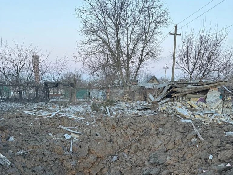 Росіяни обстріляли з «Градів» Красногорівку на Донеччині: є загиблі та поранені