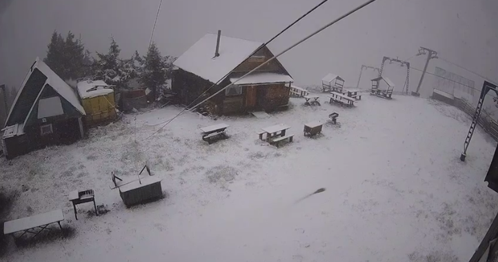 Львівщину засипає снігом 15 травня (відео)