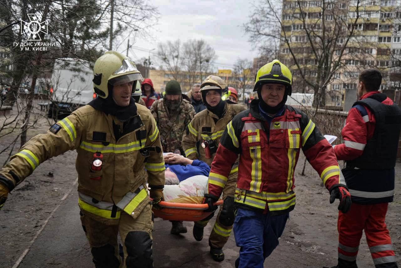 Сорок поранених. У Києві зростає кількість потерпілих від російської атаки