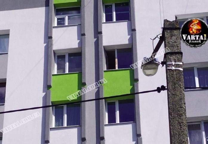 У Львові з багатоповерхівки випала жінка