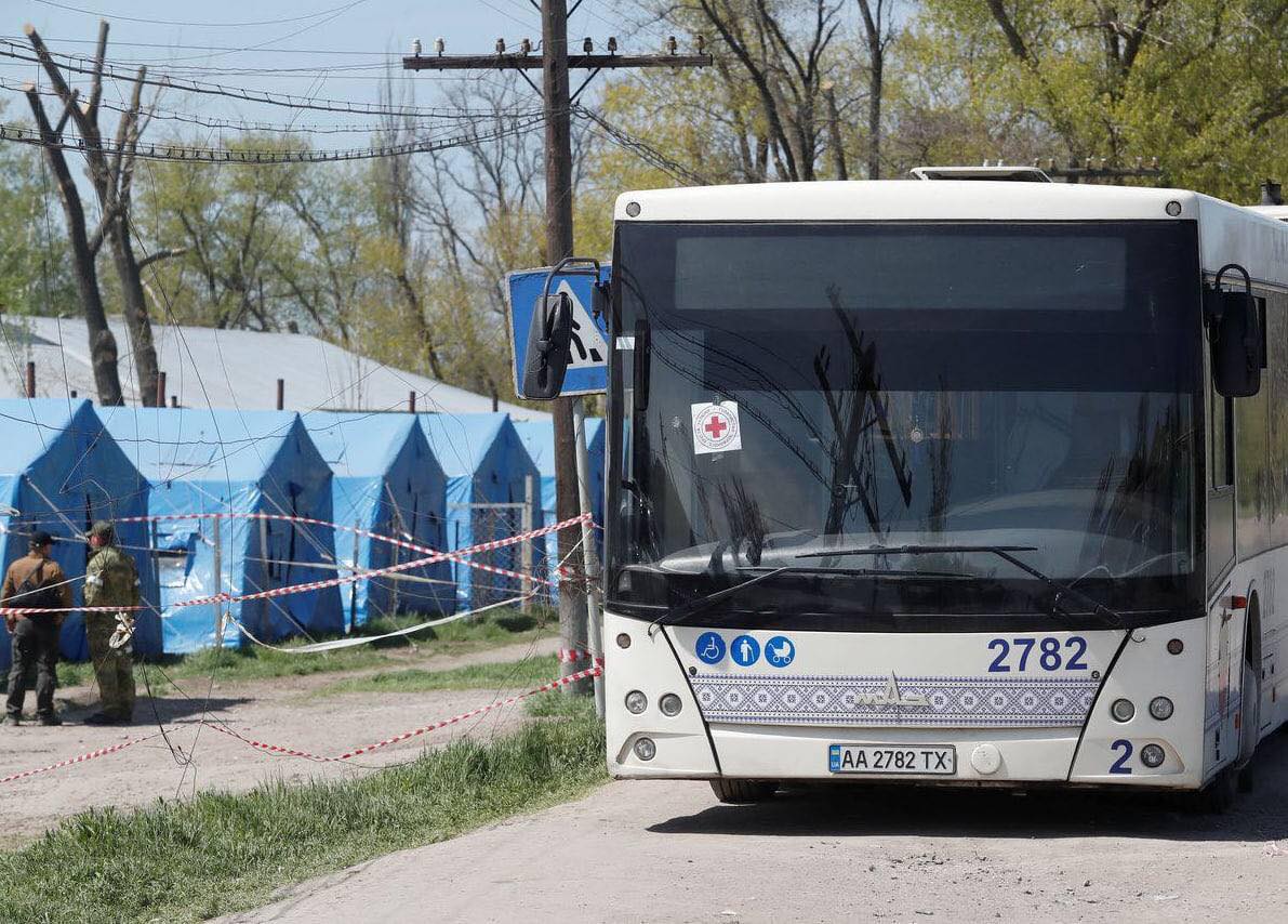Окупанти обстріляли евакуаційне авто біля "Азовсталі", є загиблий
