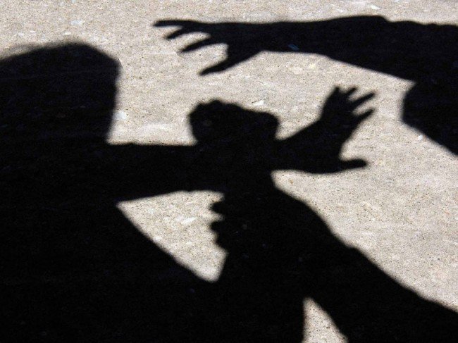 Вдарили металевою арматурою по голові. У Львові двоє чоловіків напали на пенсіонерку