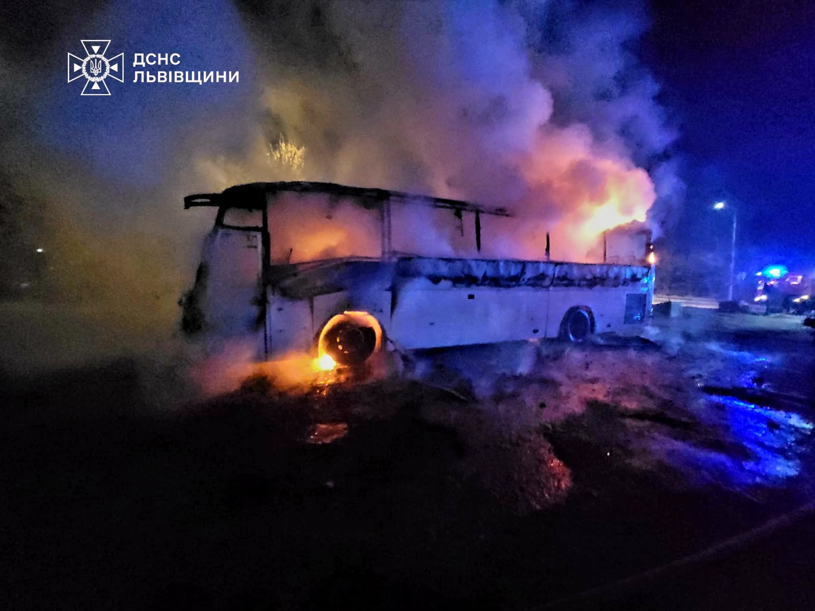 З'явився момент вибуху автобуса у Львові (відео)