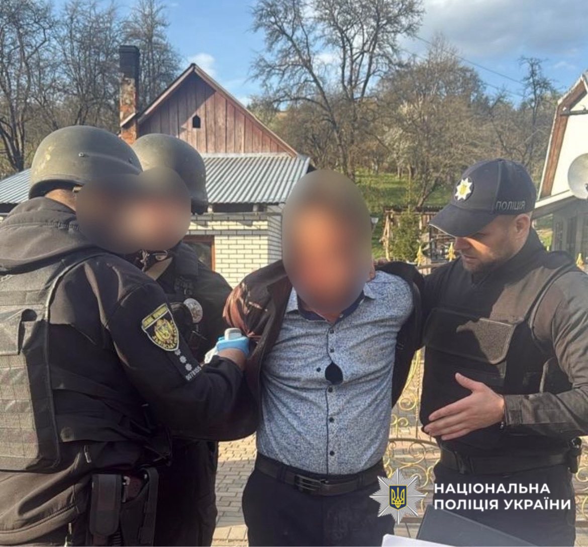 На Львівщині сталася стрілянина: стрілок заховався у лісі (фото)