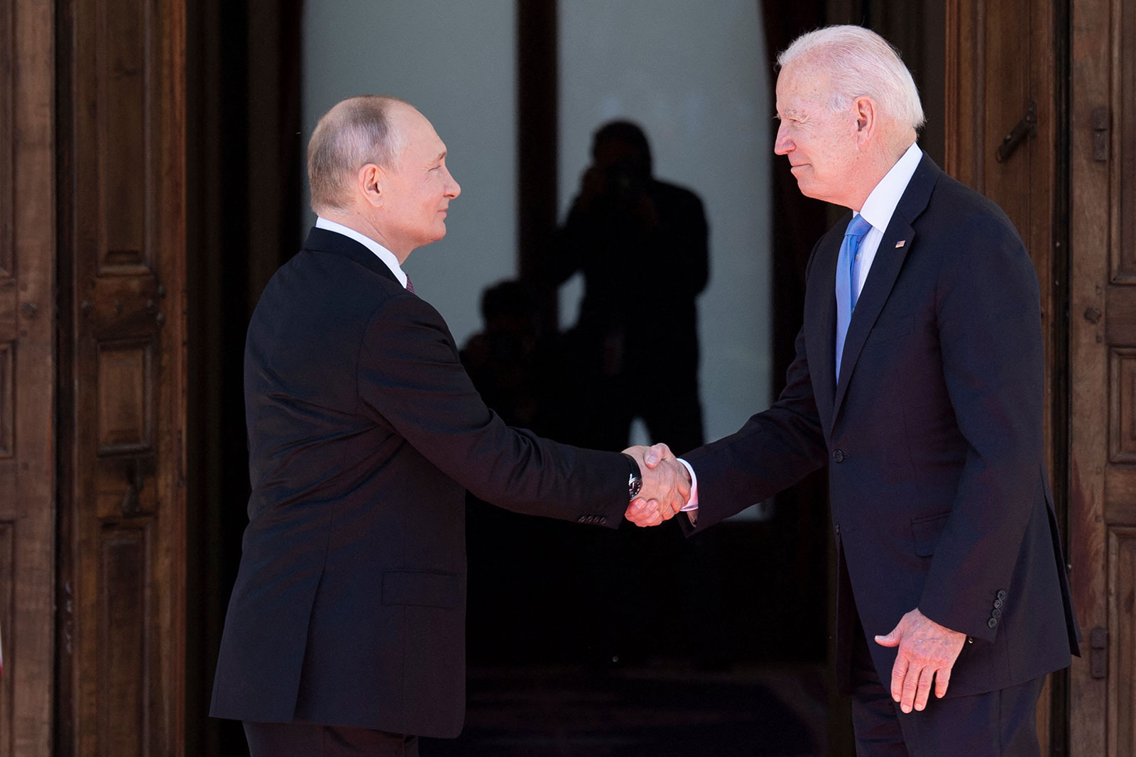 Важкі перемовини. Байден на своїй пресконфернції в Женеві образив журналіста