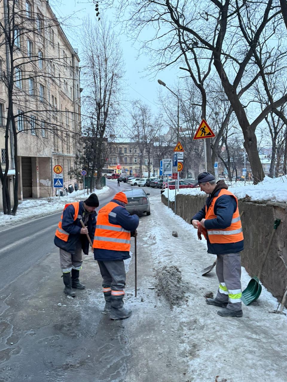 У Львові перекрили вулицю через прорив води