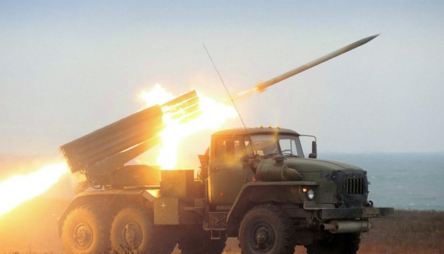 Ворог обстріляв з "Градів" житловий сектор на Луганщині. Загинули двоє дітей