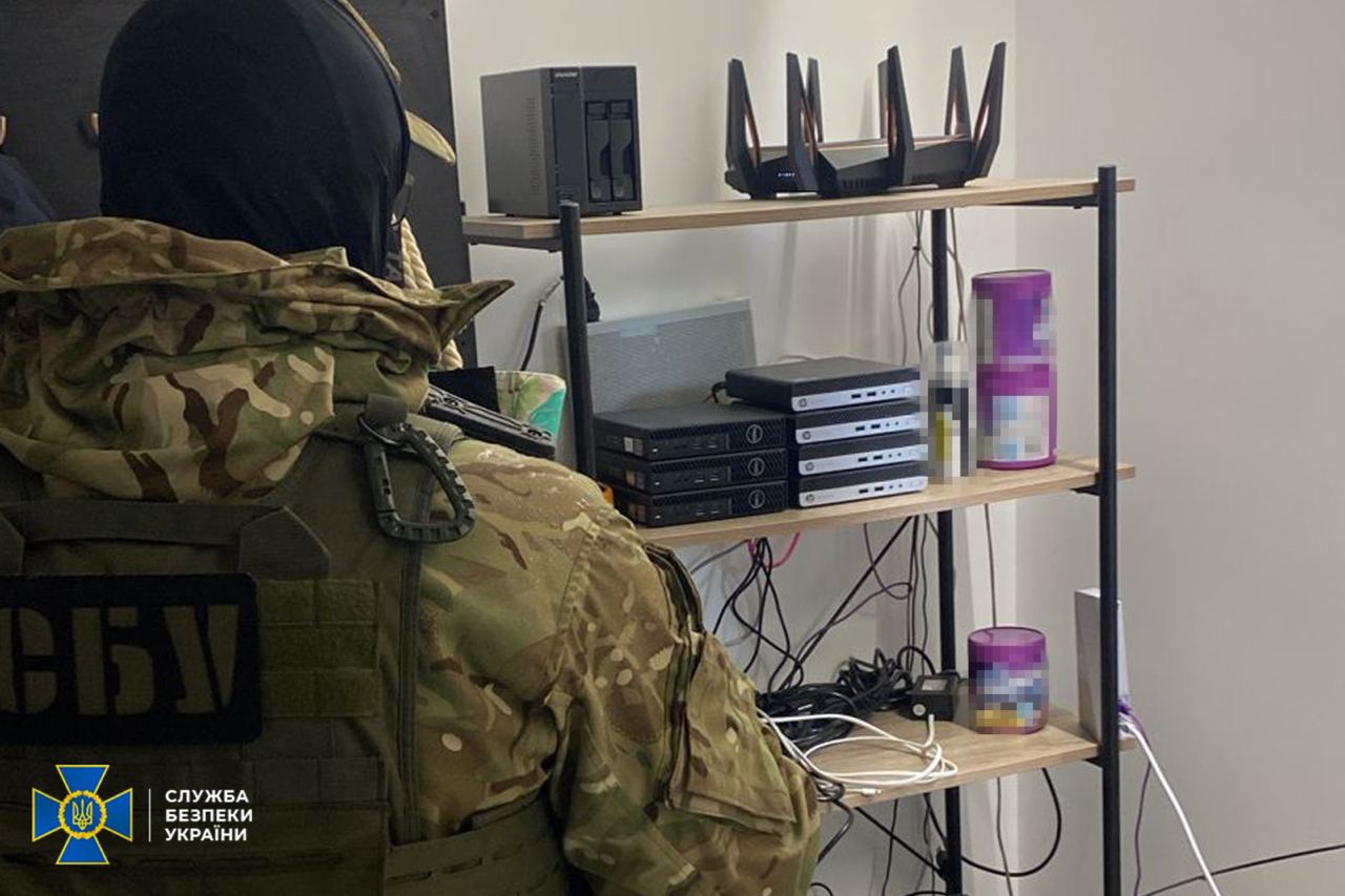 СБУ викрила потужний проксі-центр, через який росіяни проводили інформаційні операції