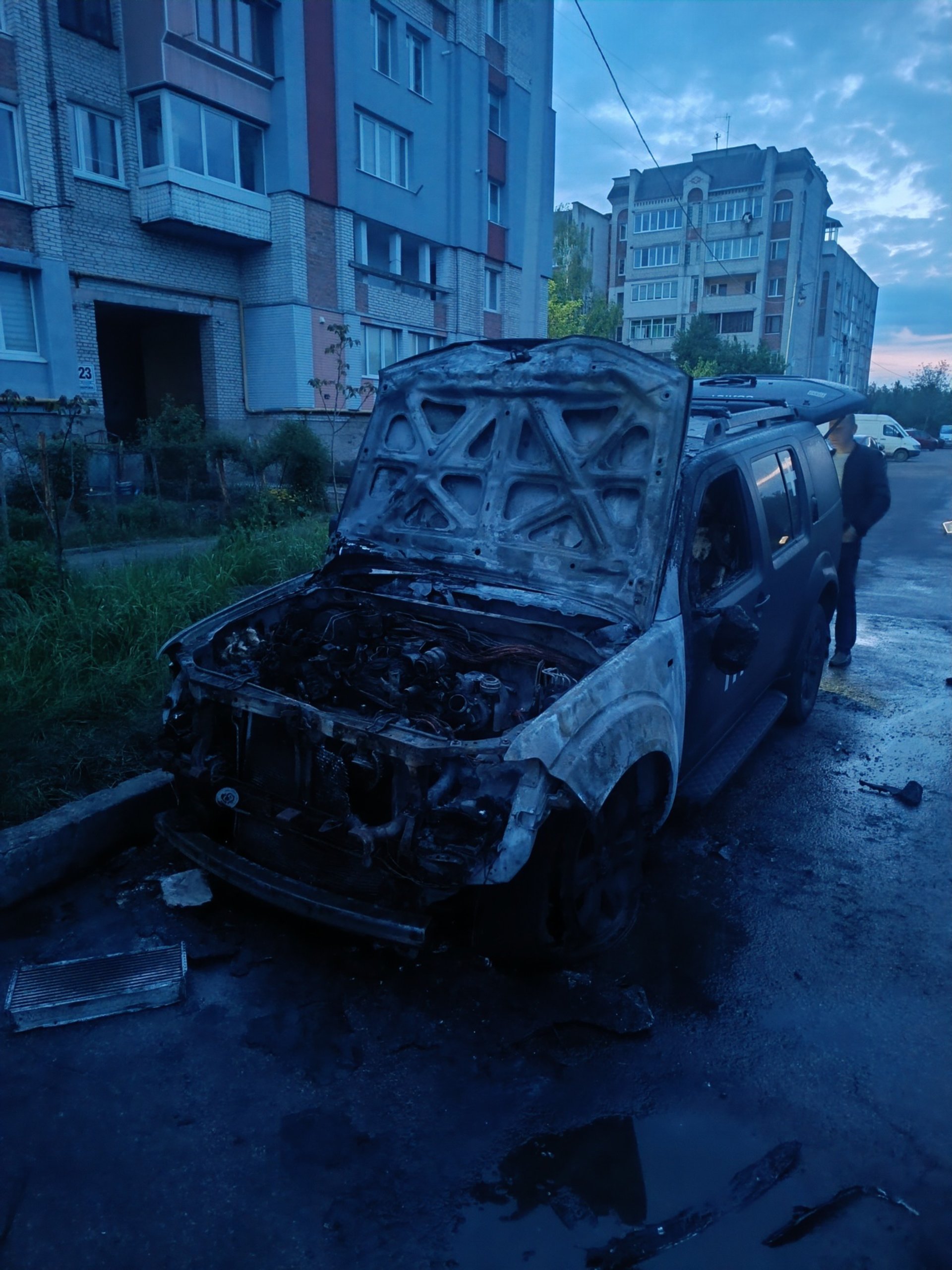 У Шептицькому підпалили військовий автомобіль (фото)
