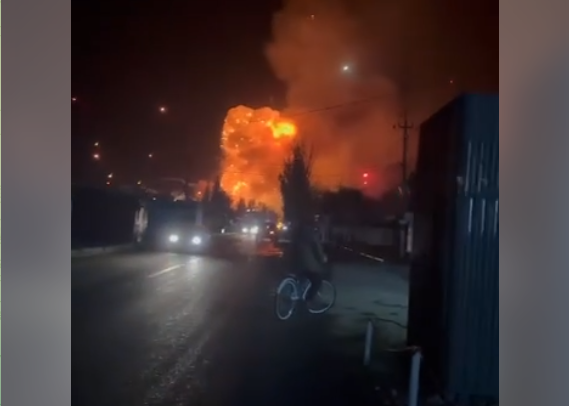 «Бавовна» поблизу Маріуполя: величезна пожежа на складі боєприпасів окупантів