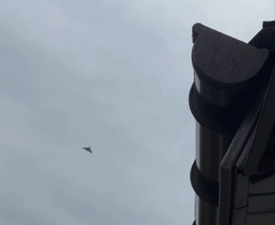 З'явилися фото і відео атаки шахеда по багатоповерхівці на Київщині