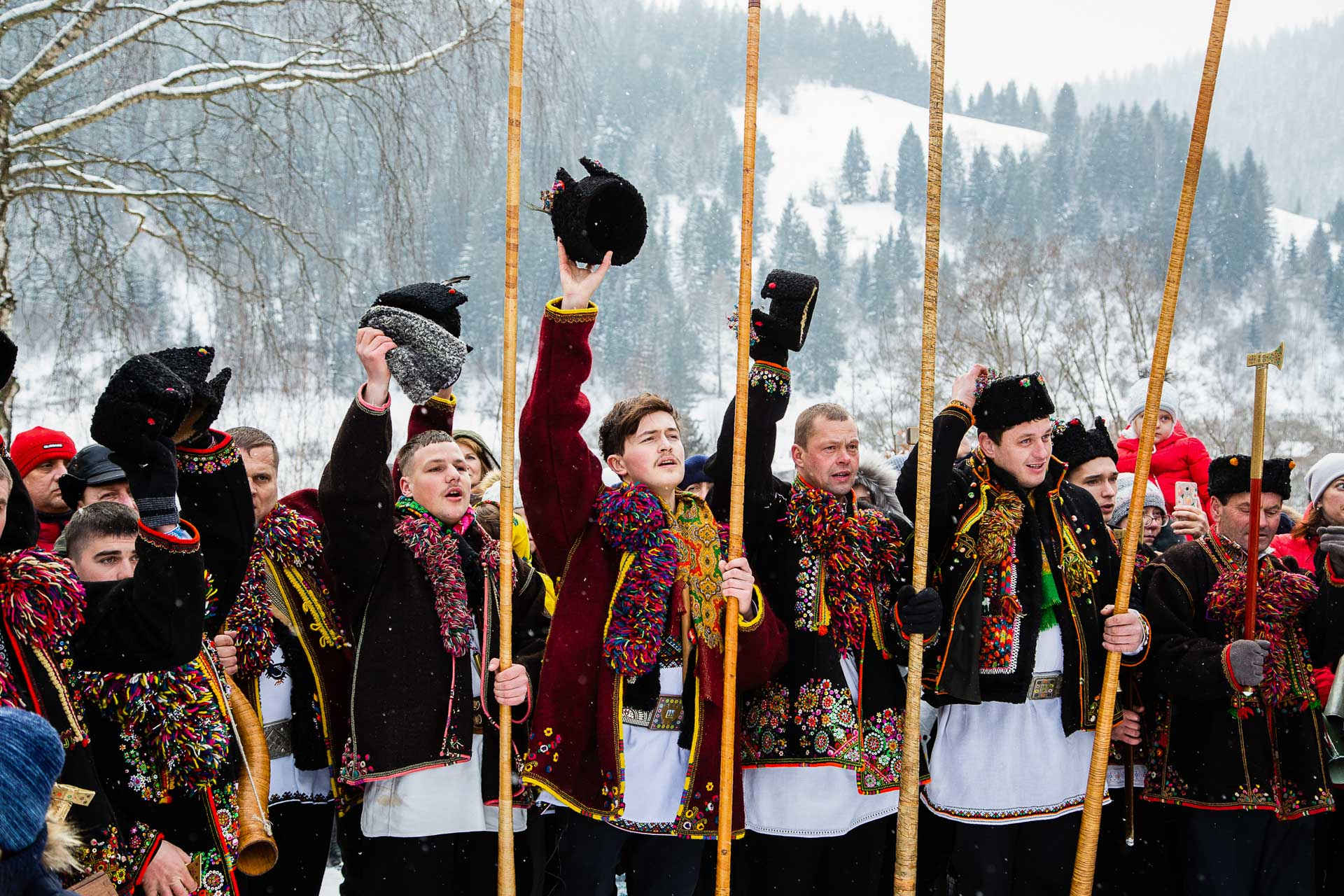 Від вшанування сонця до скрипок і трембіт. Як колядують у різних регіонах України