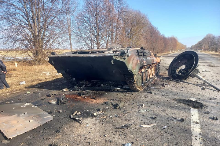 Росіяни вже мали почати повномасштабний наступ на Донбас. Очільник Луганщини пояснив, що їм завадило