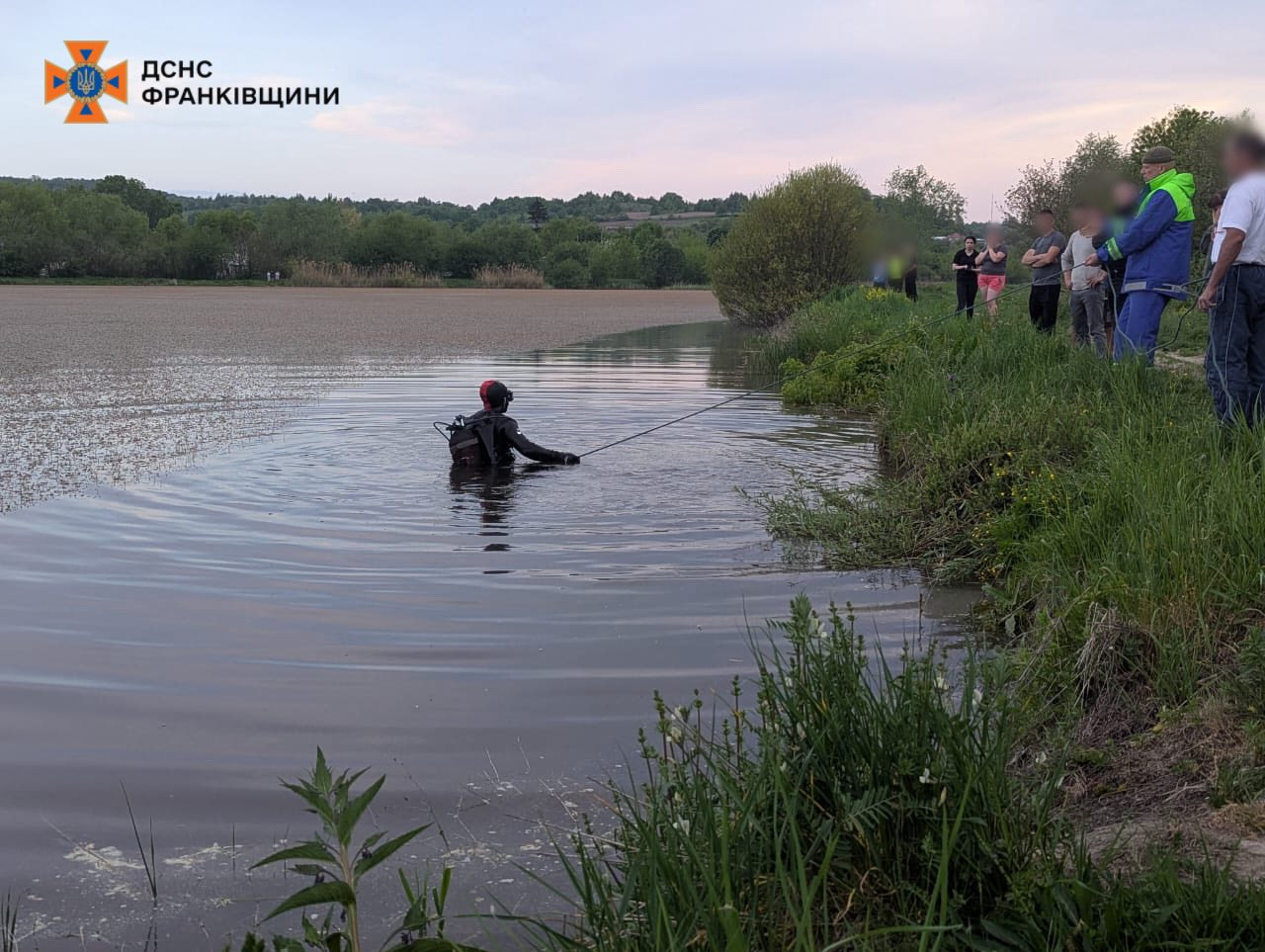 На Прикарпатті втопилася дитина: фото з місця трагедії
