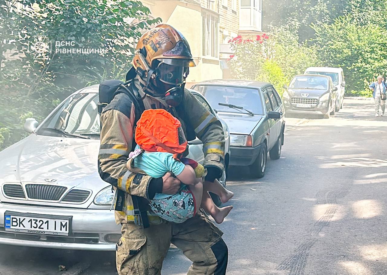 У Рівному горіла багатоповерхівка: рятувальники повідомили деталі